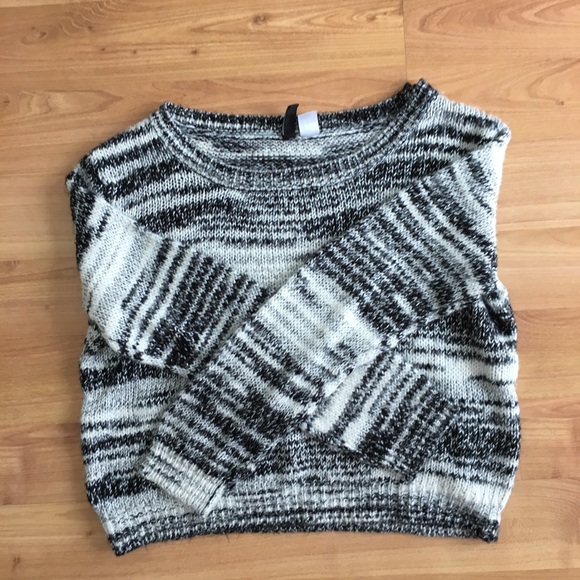 Black and White Cropped Sweater - Picture 2 of 2